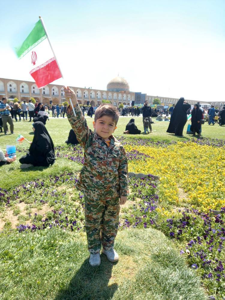 راهپیمایی با حضور کودکان راهپیمایی با حضور کودکان