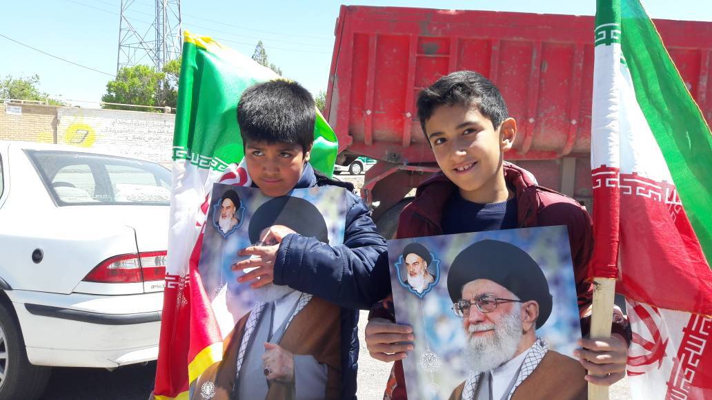 نوجوانان تودشکی در راهپیمایی نوجوانان تودشکی در راهپیمایی