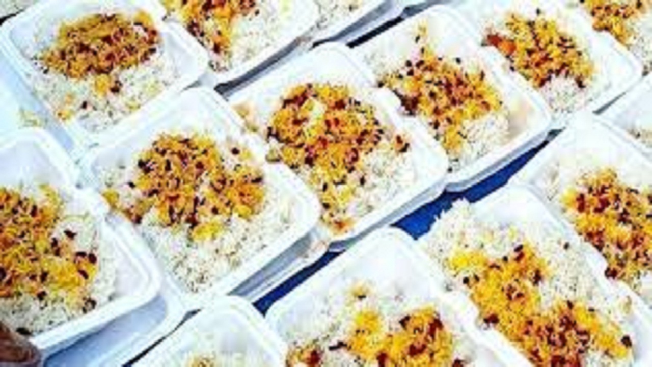 پخت و توزیع بیش از هزار پرس غذای گرم بین روزه داران در سرفاریاب