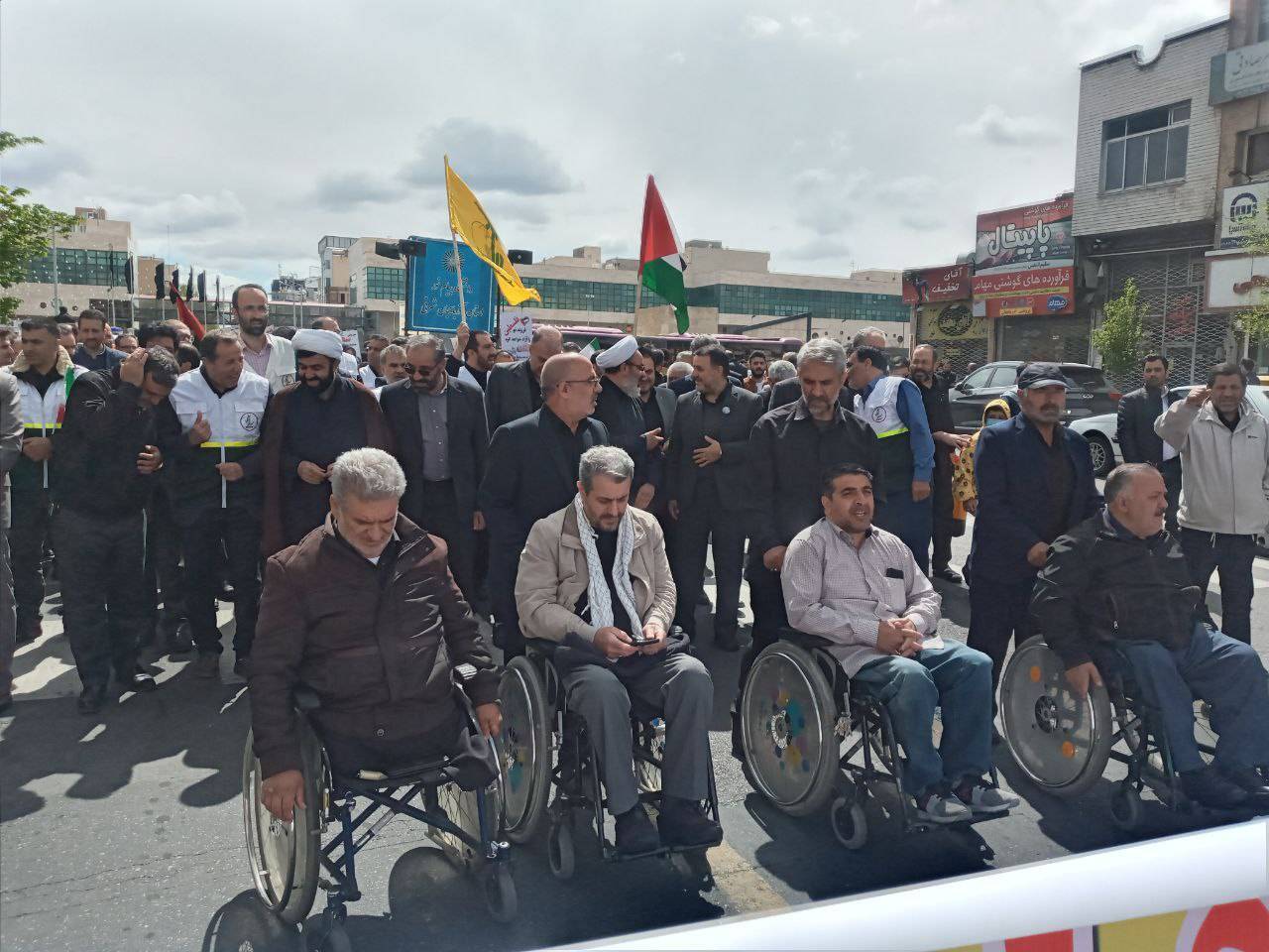 حضور جانبازان در راهپیمایی حضور جانبازان در راهپیمایی