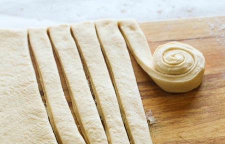 طرز تهیه نان مایورکا خوشمزه و شیرین مناسب برای صبحانه