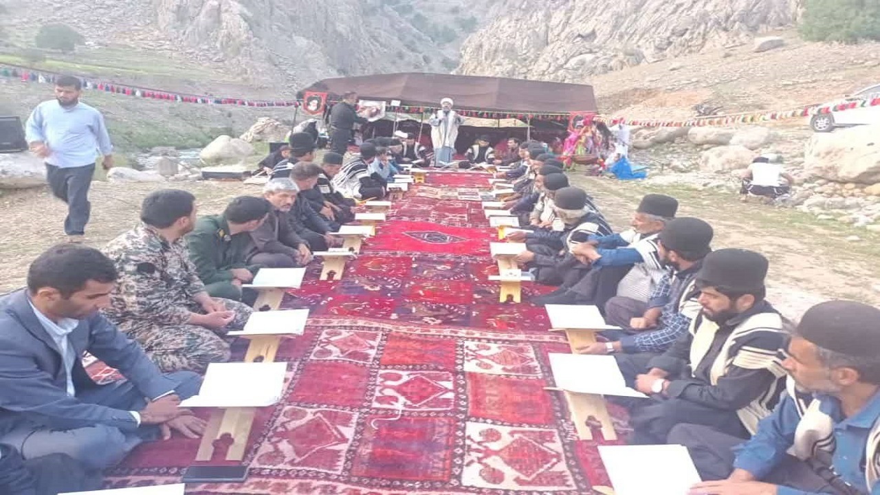 تصویری زیبا از برگزاری محفل قرآنی با حضور عشایر آرپناه لالی