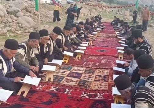 تصویری زیبا از برگزاری محفل قرآنی با حضور عشایر آرپناه لالی