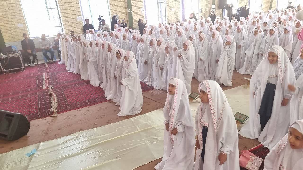 همایش بزرگ دختران روزه اولی در شهرستان زرند