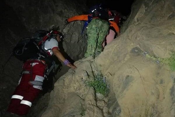 نجات کوهنورد مصدوم در ارتفاعات کرج-چالوس