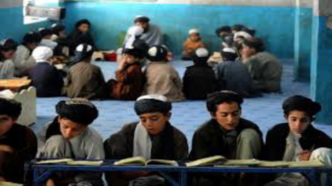 توقف پروژه های آموزشی در هلمند و قندهار