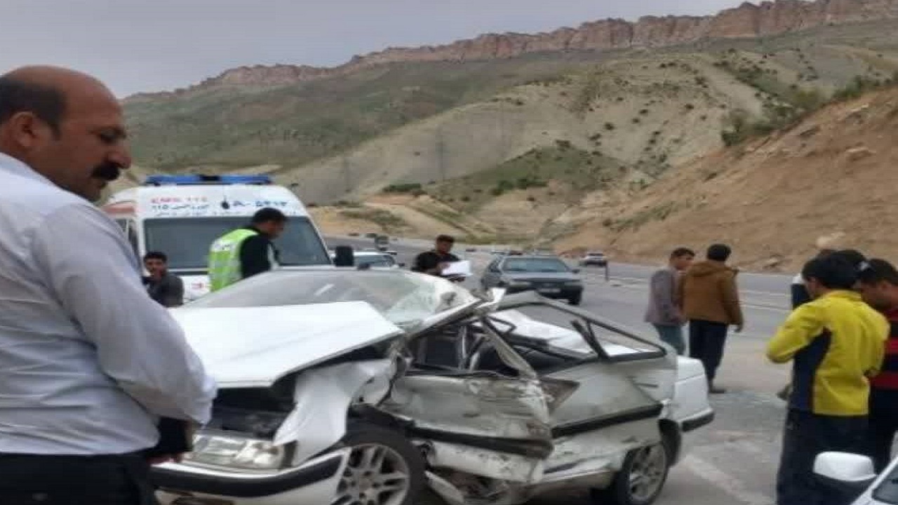 برخورد رخ به رخ پژو پارس و کامیونت ایسوزو در محور بروجن به خوزستان