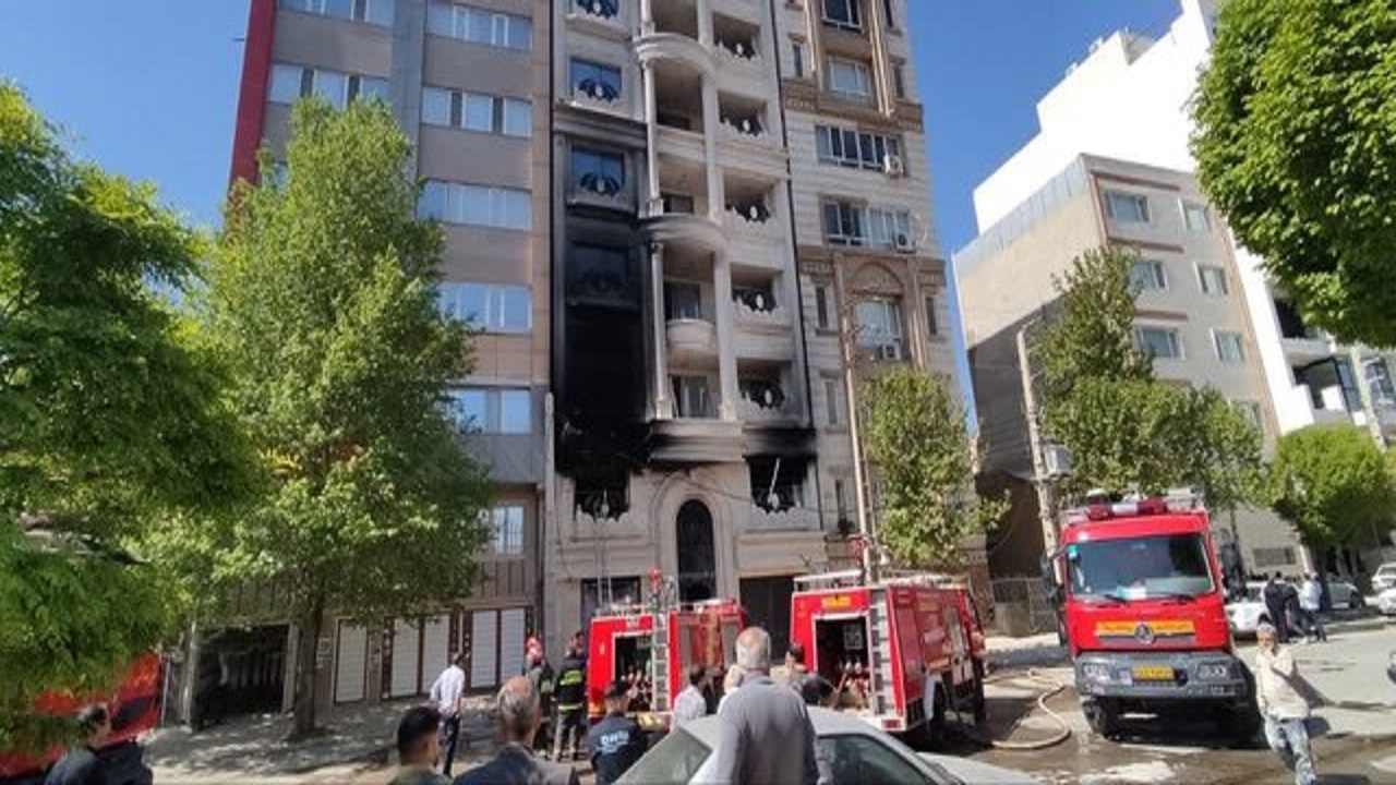 وقوع حریق در یک ساختمان هشت طبقه نیمه کاره
