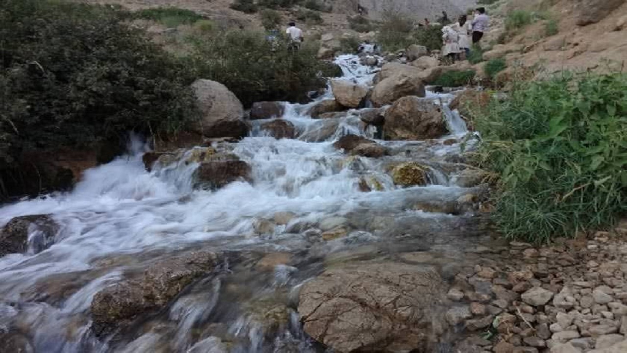 چشمه توف؛ جاذبه ای زیبا در دنا