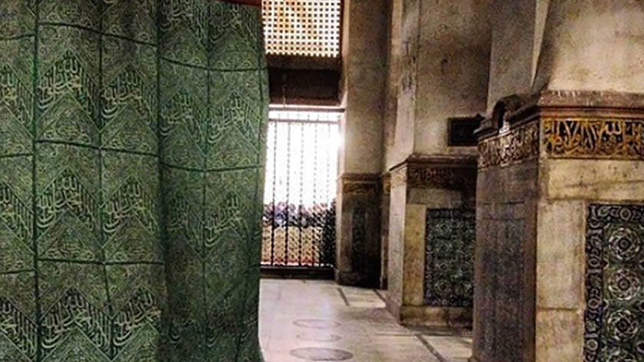 نمایی از داخل ضریح حرم پیامبر اکرم (ص)