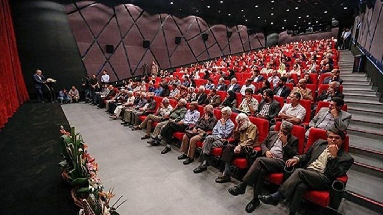 کمدی «فسیل» همچنان پر مخاطب است