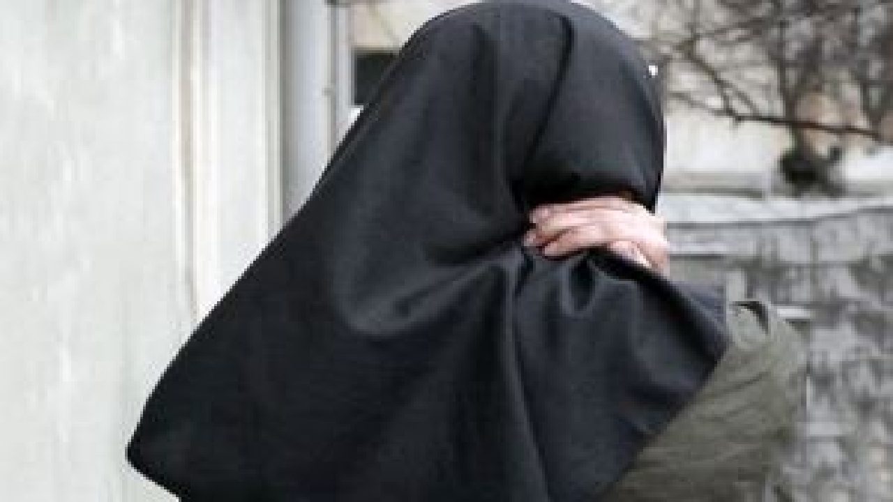 شیطان راه مدرسه؛ دختر دانش آموز اسیر هوس‌های شیطانی مرد مکانیک