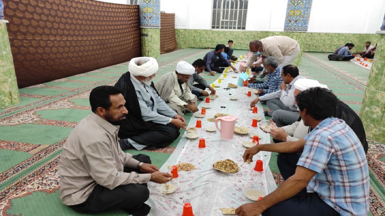 برپایی بیش از ۱۰۰ سفره افطاری ساده در مساجد اردبیل