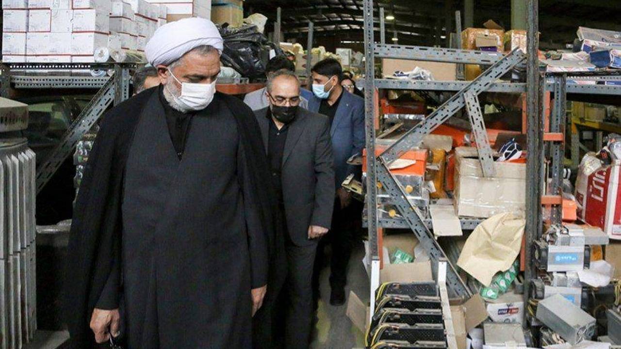 فروش بیش از ۳۸۶ میلیارد ریال اموال موجود در انبار‌های اموال تملیکی کرمان