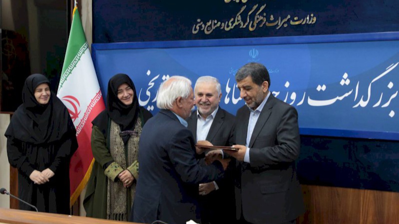 ضرغامی: از زیبایی خداحافظی کرده‌ایم