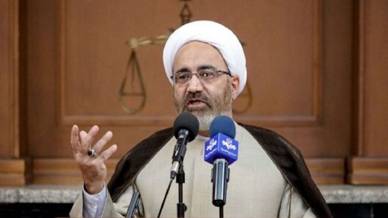 دعوت کردن دختران کم‌حجاب به رعایت حجاب با اخلاق اسلامی/ بسیج در خط مقدم خدمت به مردم در حوادث بوده است