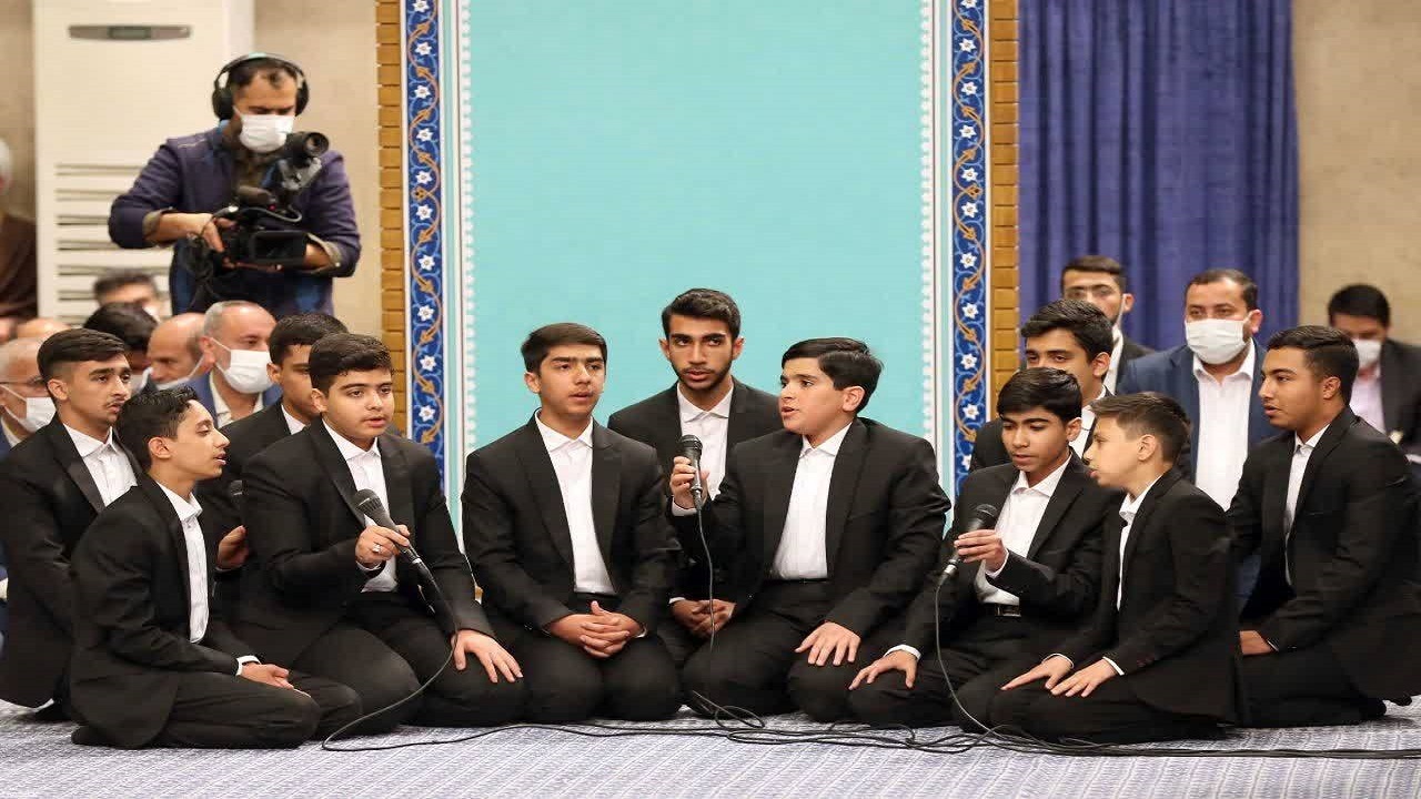قرائت دانش آموزان در محضر رهبر انقلاب یکی از ثمرات مسابقات همخوانی قرآن کریم است
