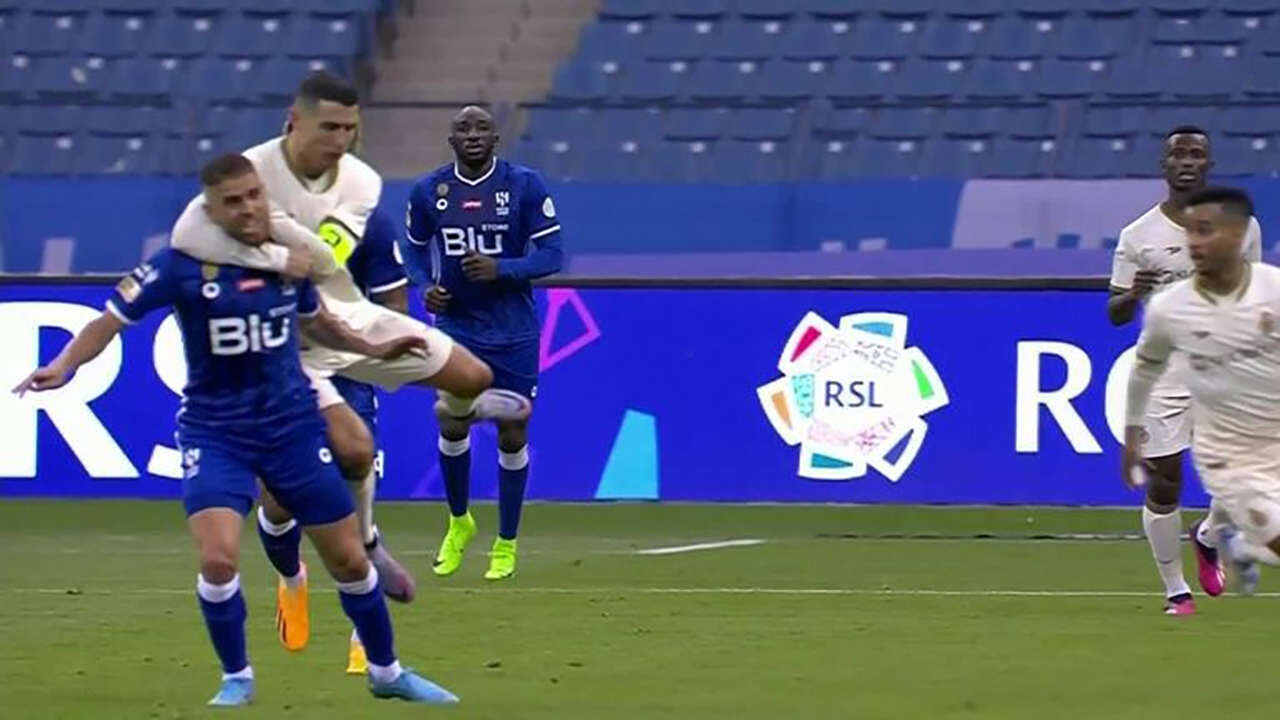 حرکت غیرفوتبالی رونالدو در دیدار حساس النصر و الهلال + فیلم
