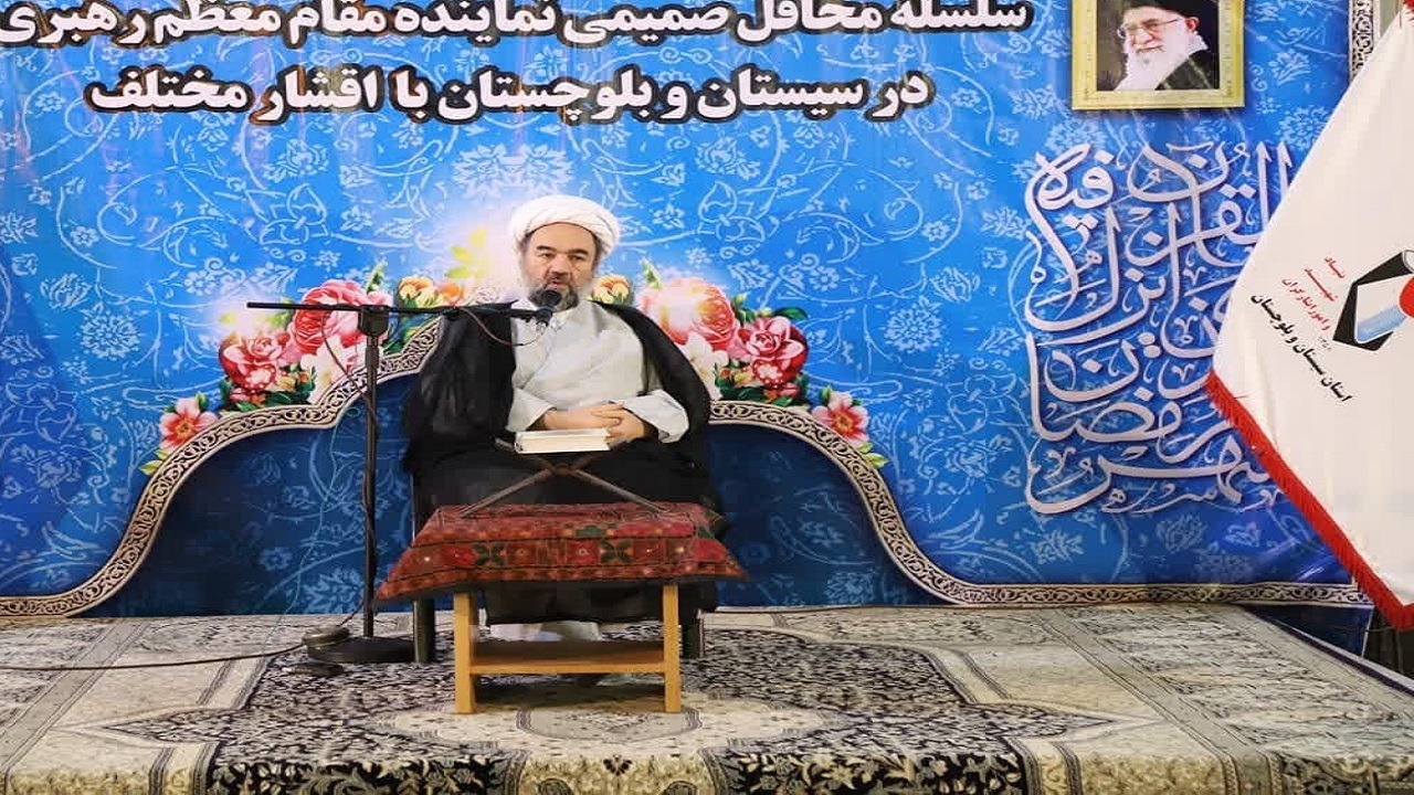 بانوان بدنبال تربیت، آموزش و کادرسازی برای جامعه اسلامی باشند