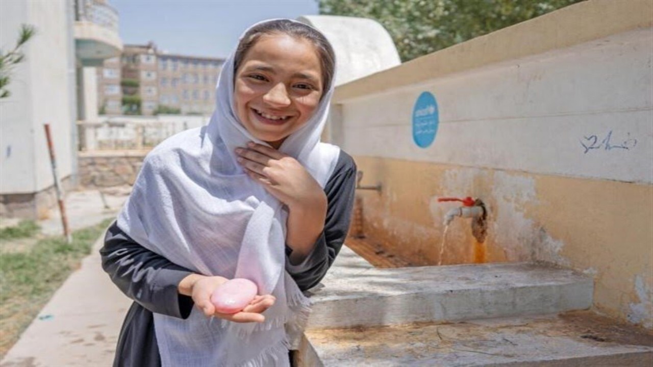 با تمامی امکانات در کنار مردم افغانستان خواهیم ماند
