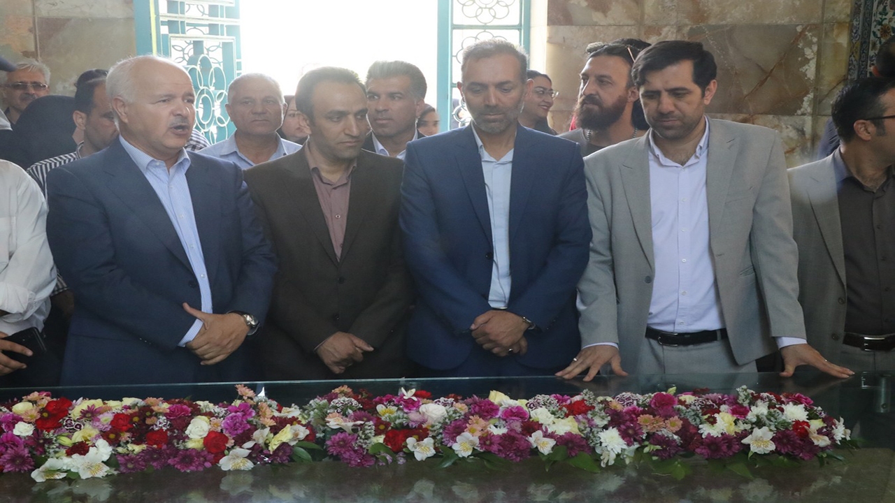 آرامگاه شیخ اجل سعدی شیرازی گلباران شد + تصاویر