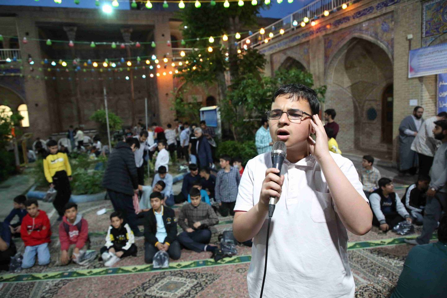 اذان گفتن دانش آموز