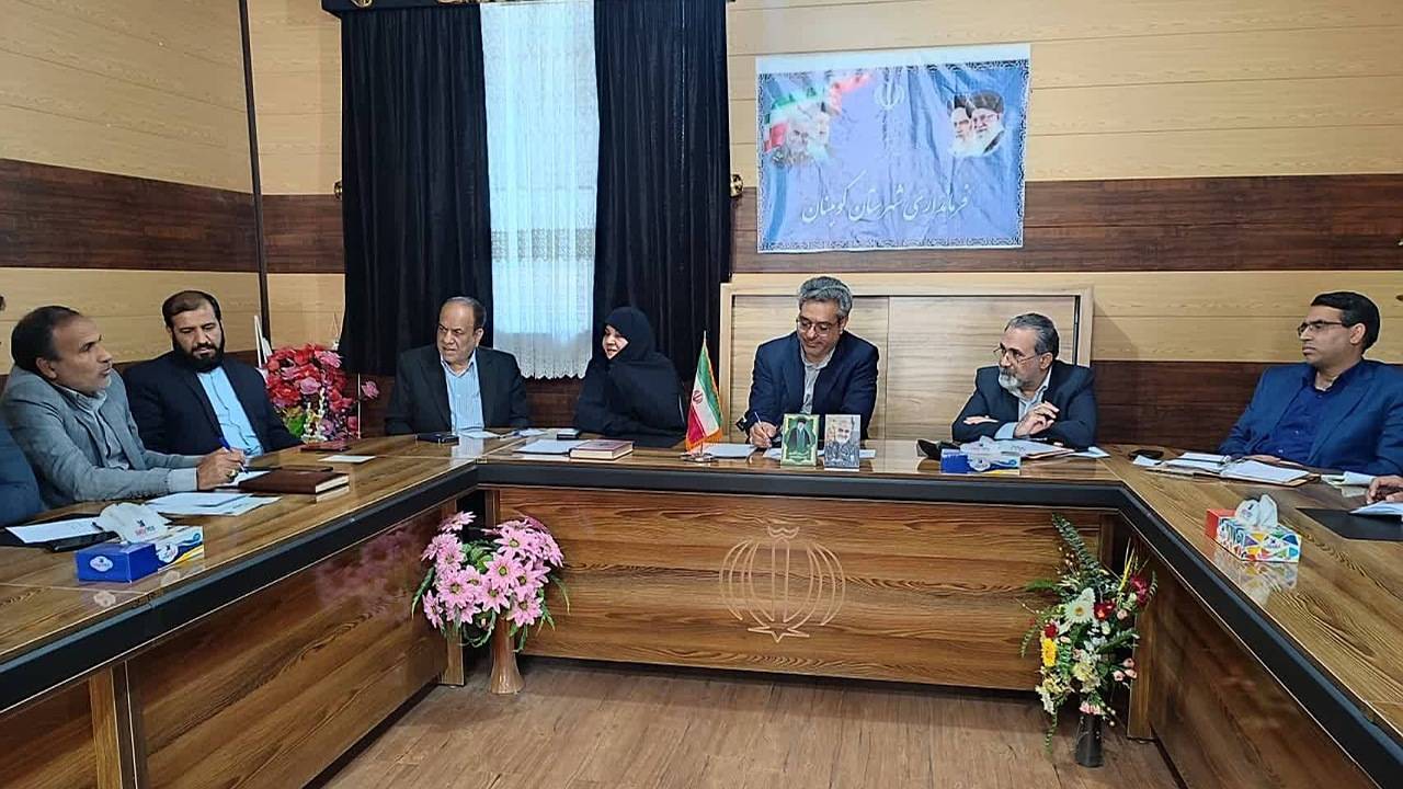 قول مساعد فرماندار زرند بر بهسازی آسفالت جاده زرند ـ راور