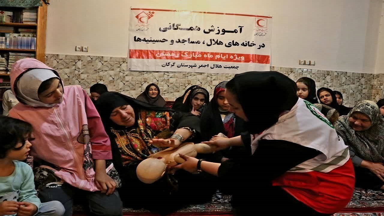 آموزش همگانی ۱۳۰۰ نفر از روزه دارن در مساجد و خانه‌های هلال گلستان