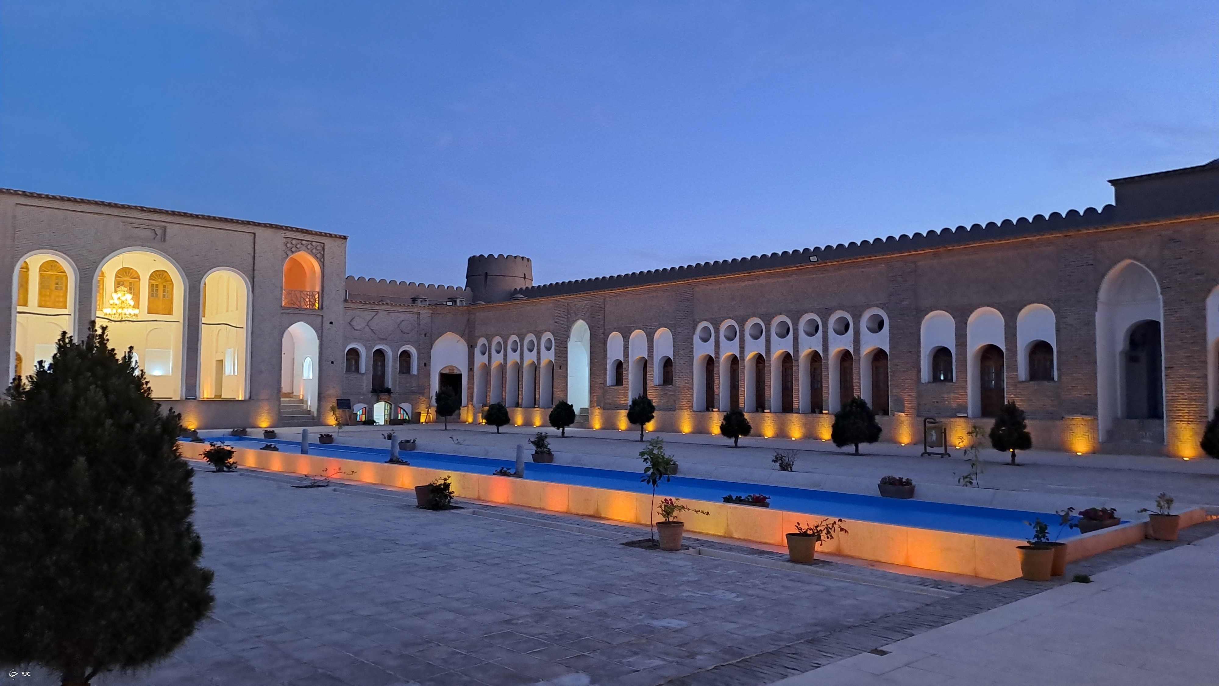 خانه&zwnj;ای با ۱۱۰ اتاق در رفسنجان/ تماشای بزرگ&zwnj;ترین خانه خشتی جهان در قاب تصویر + تصاویر