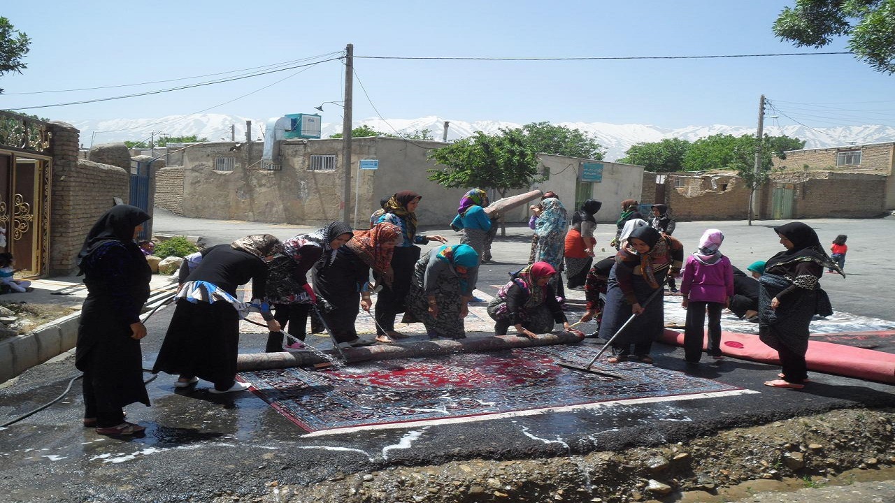 سنت دیرینه قالی شویان روستای تکه نهاوند در ماه مبارک رمضان + فیلم