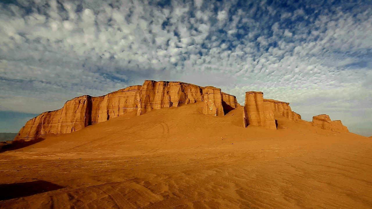 کویری که جهان را به سوی خود جذب می کند