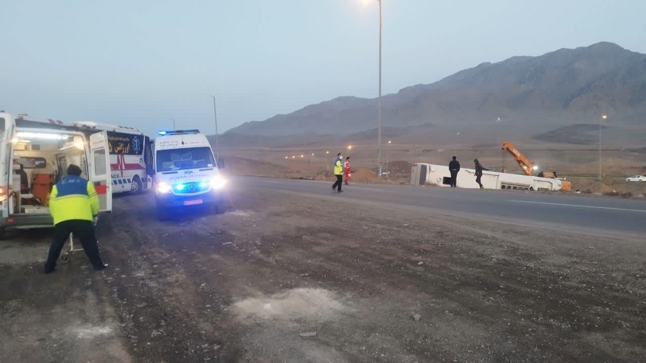 واژگونی اتوبوس اسکانیا در محور اراک به سلفچگان