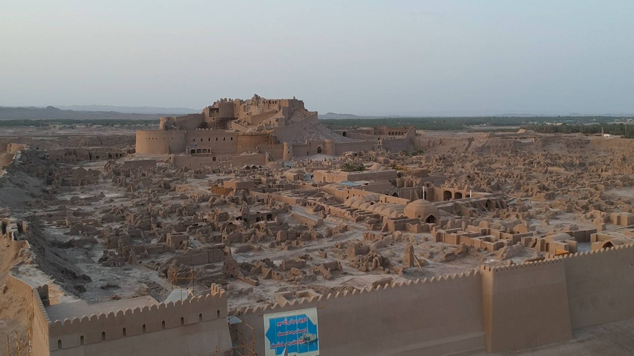 بازدید ۱۵ هزار نفر ار بزرگ‌ترین بنای خشتی جهان