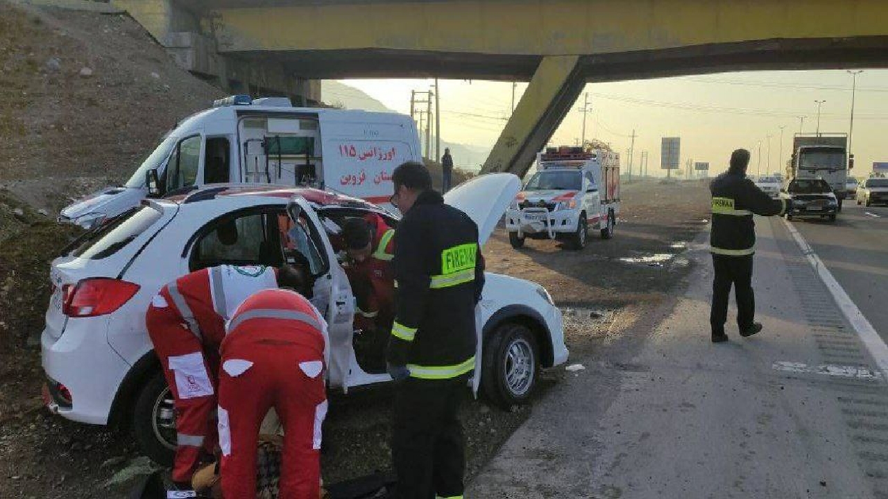واژگونی یک دستگاه کوئیک در اتوبان قزوین - کرج