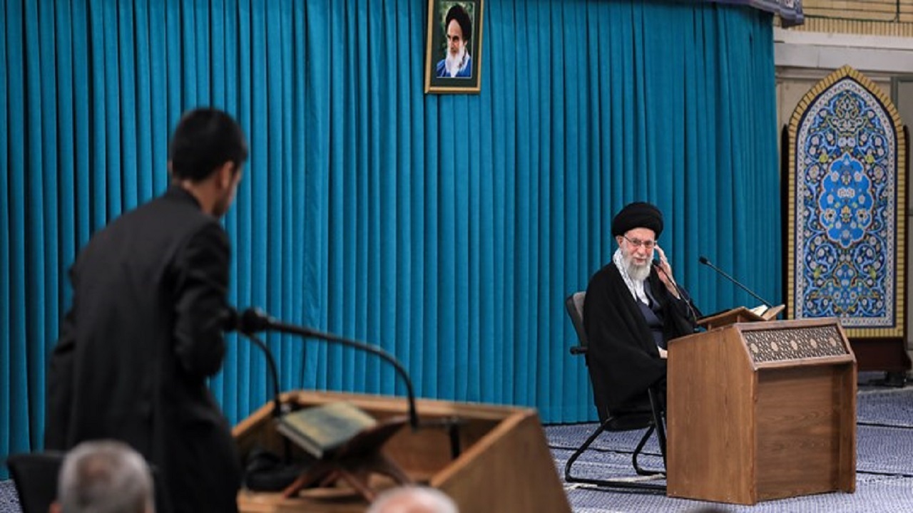 شبی که همه پای درس قرآن رهبرمان بودیم