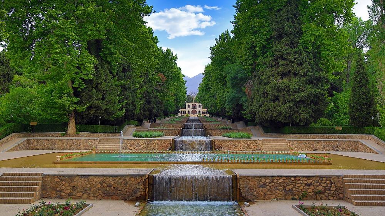 اجرای برنامه‌های فرهنگی و تفریحی در باغ شاهزاده ماهان