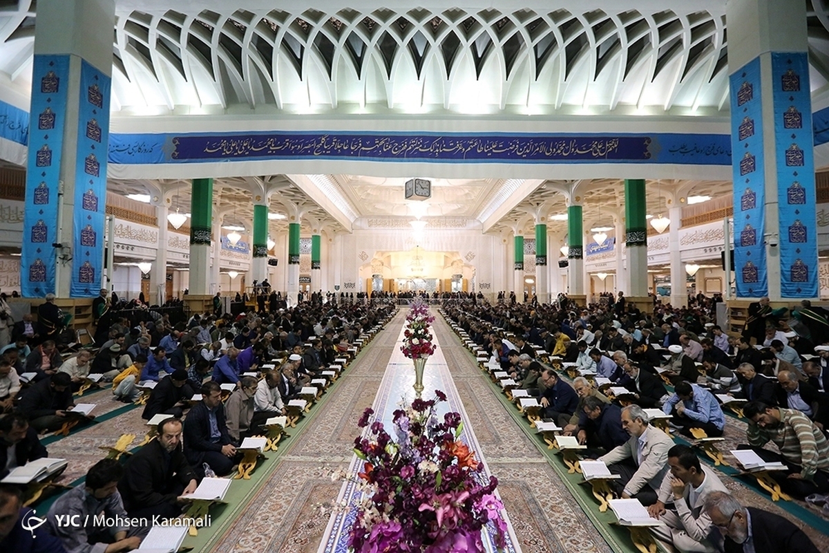 برپایی سفره افطاری ساده در حرم حضرت معصومه (س)