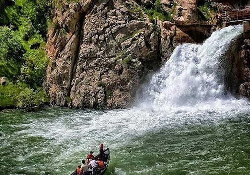 آبشارها یکی از جاذبه های طبیعی کرمانشاه