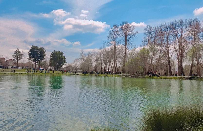 طبیعت گردان در دریاچه طبیعت گردان در دریاچه