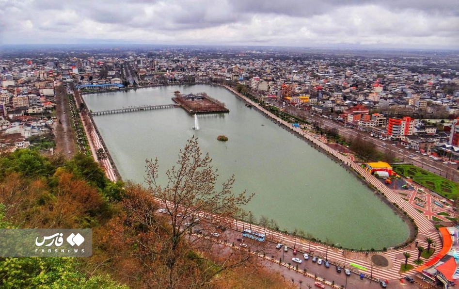 محوطه زیبای استخر لاهیجان