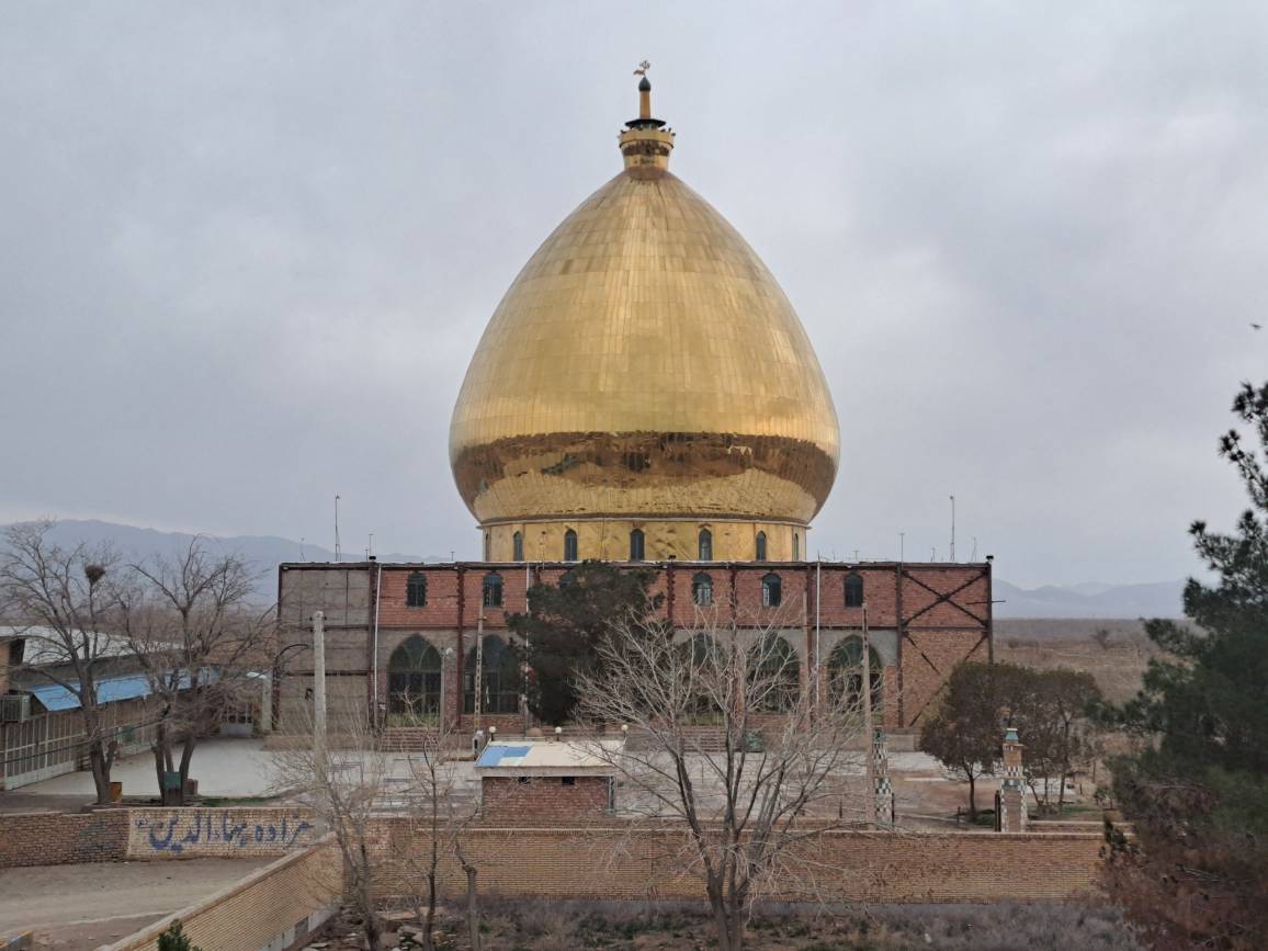 امامزاده شهیدبهاالدین ع یزدان آباد  بزرگترین گنبدفلزی درخاورمیانه
