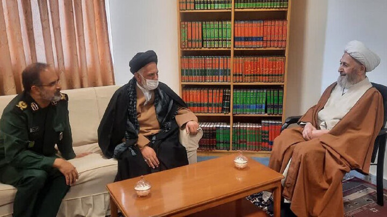 فرمانده سپاه قم با آیت الله سبحانی دیدار و گفتگو کرد