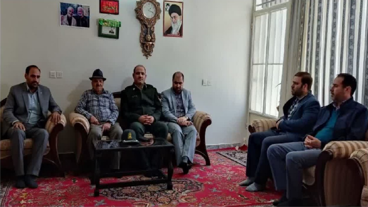آغاز اولین روز کاری سال جدید با دیدار خانواده‌های شهدا