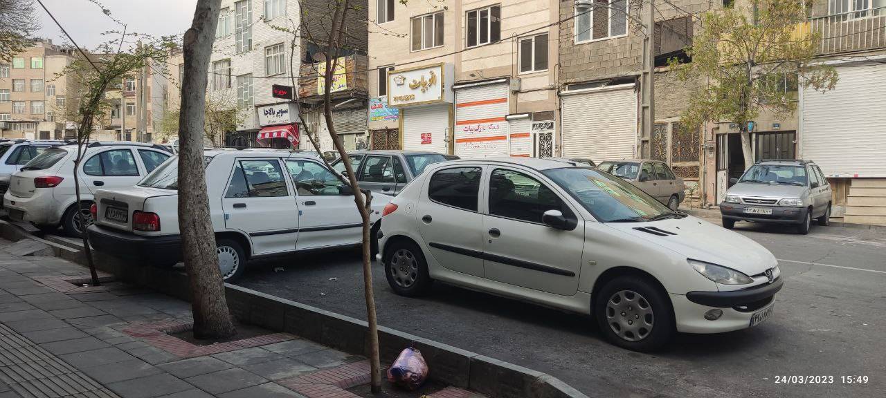 خودروهای پارک شده