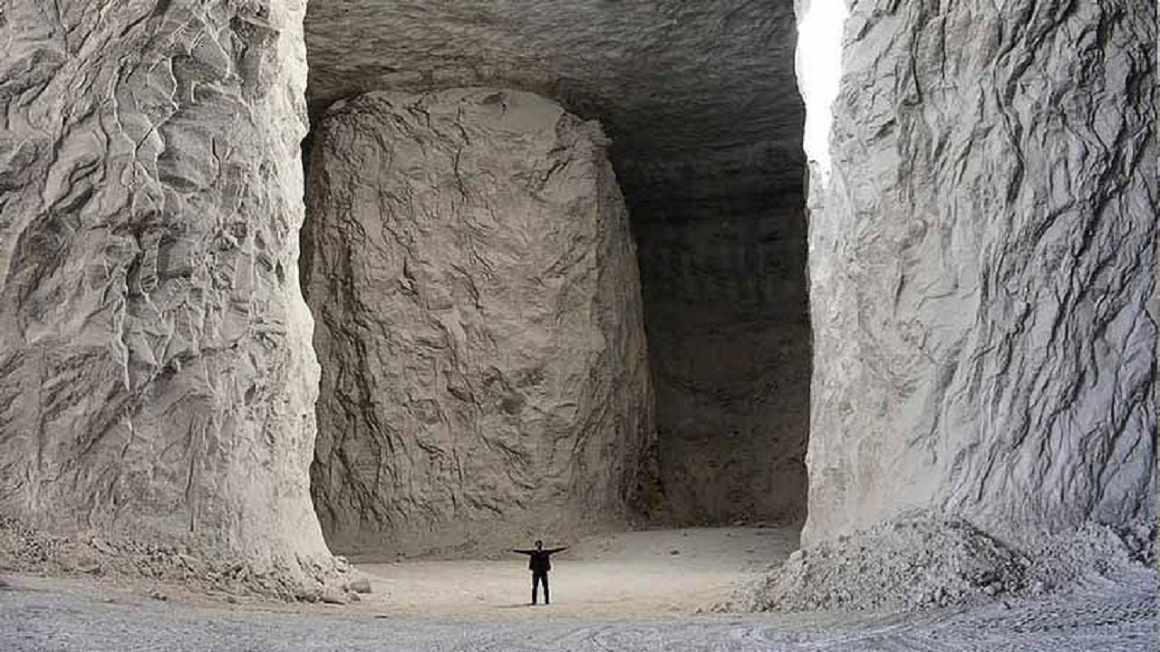 غار نمکی گرمسار؛ جاذبه‌ای نفس‌گیر و زمین‌شناختی برای عاشقان طبیعت+ فیلم