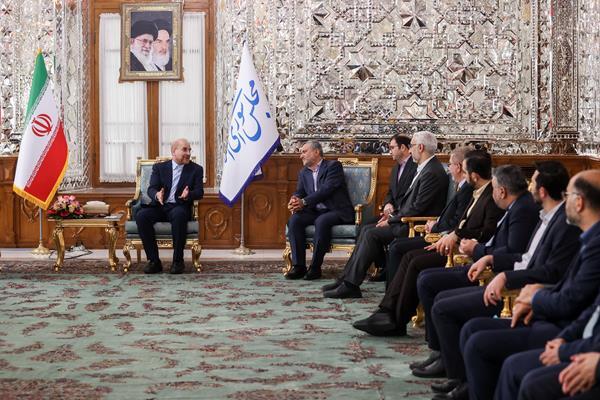 دیدار نوروزی جمعی از مسئولان ارشد نظام با رئیس مجلس شورای اسلامی