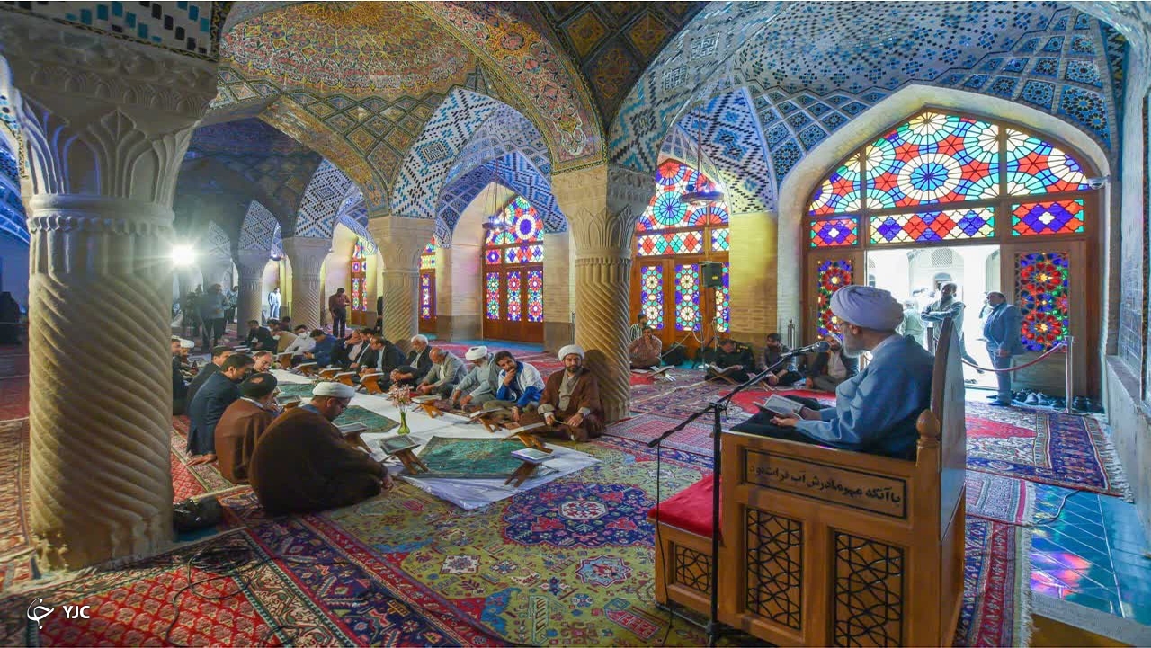 برگزاری محفل انس با قرآن ویژه رمضان در مسجد نصیرالملک شیراز