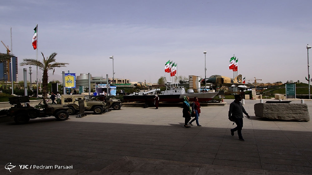 اجرای تئاتر خیابانی با محوریت دفاع مقدس