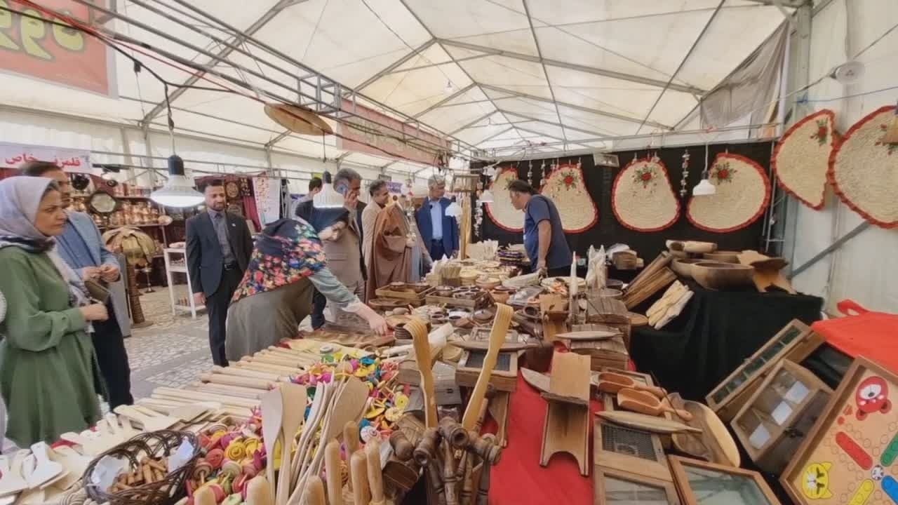نوروز در میقات الرضا با گشتی در نمایشگاه صنایع دستی