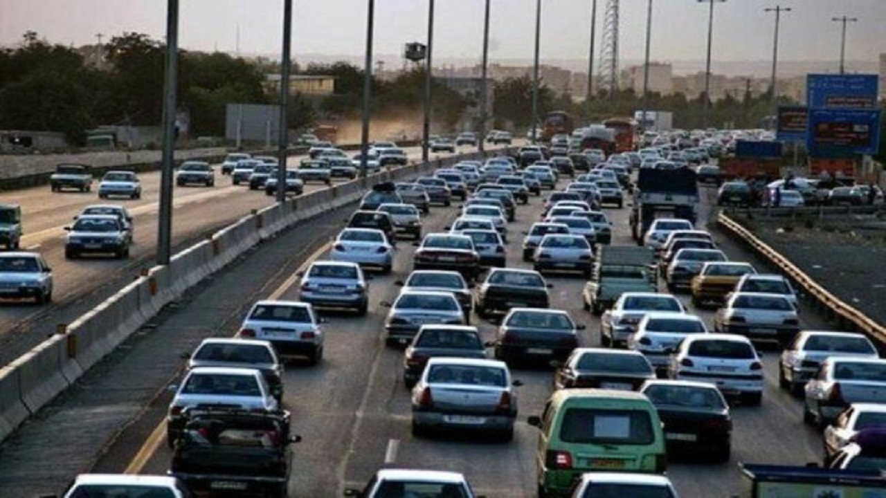 ترافیک در ورودی و خروجی های مشهد پُر حجم است